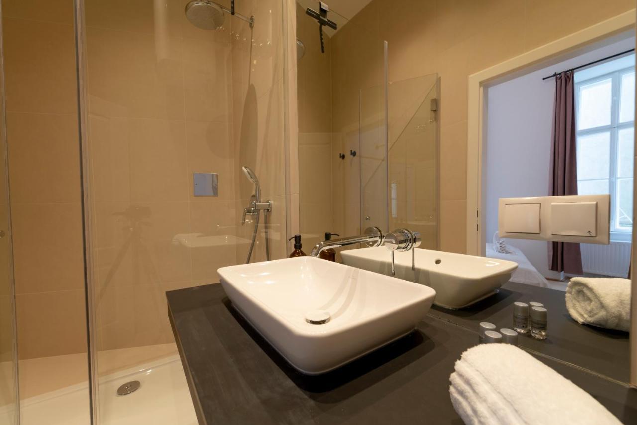 Josef's I Deluxe In Ideal Location Apartment *