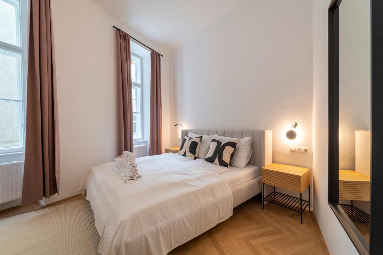 Josef's I Deluxe In Ideal Location Apartment