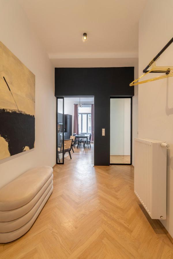 Josef's I Deluxe In Ideal Location *