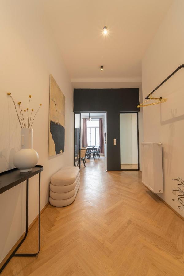 Josef's I Deluxe In Ideal Location Apartment