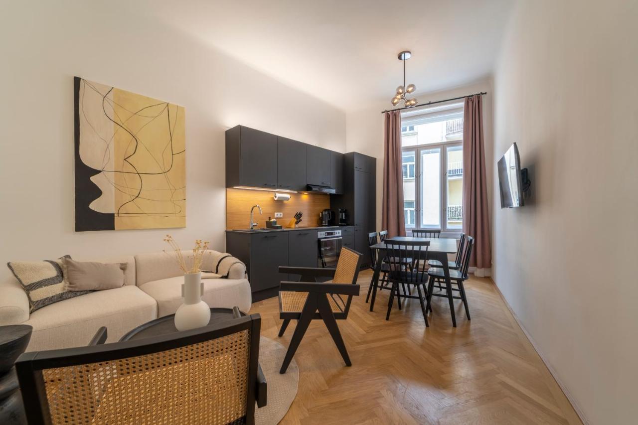 Josef's I Deluxe In Ideal Location